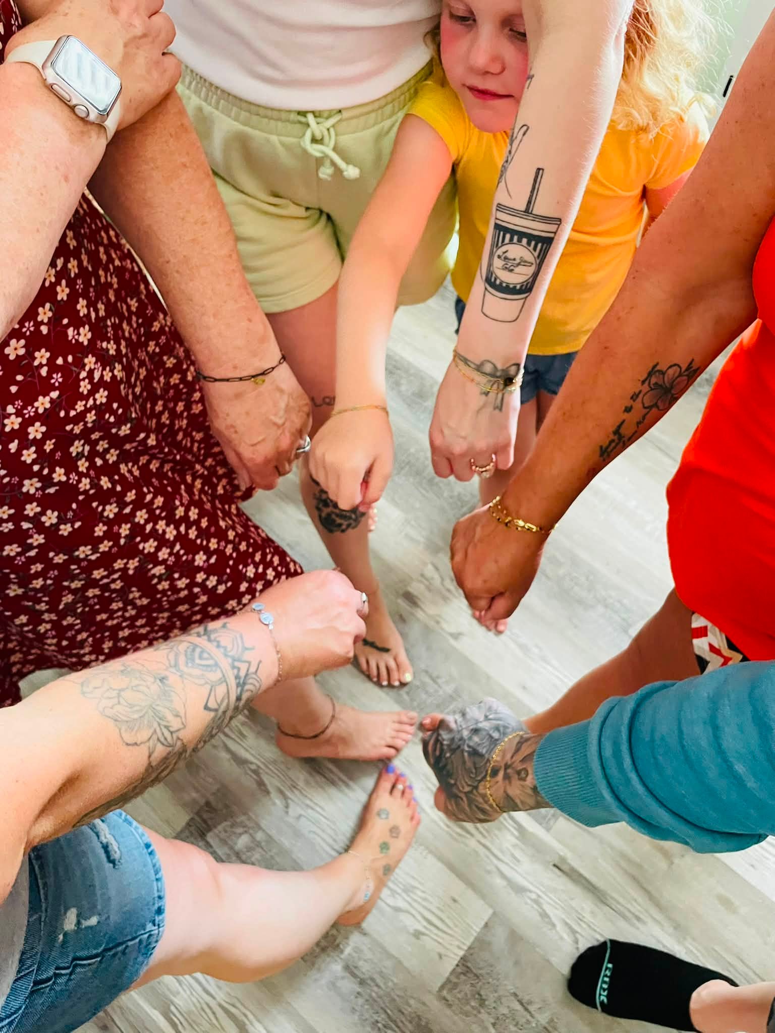 Off the plane from National Conference and I went right to Linxing! Today I was able to spend more time with one of my favorite groups of people and they picked out some great color pieces for summer! 

P.S. tattoos and permanent jewelry are 🤌🏽

Feels good to be home and doing what I love! 🩵🔗