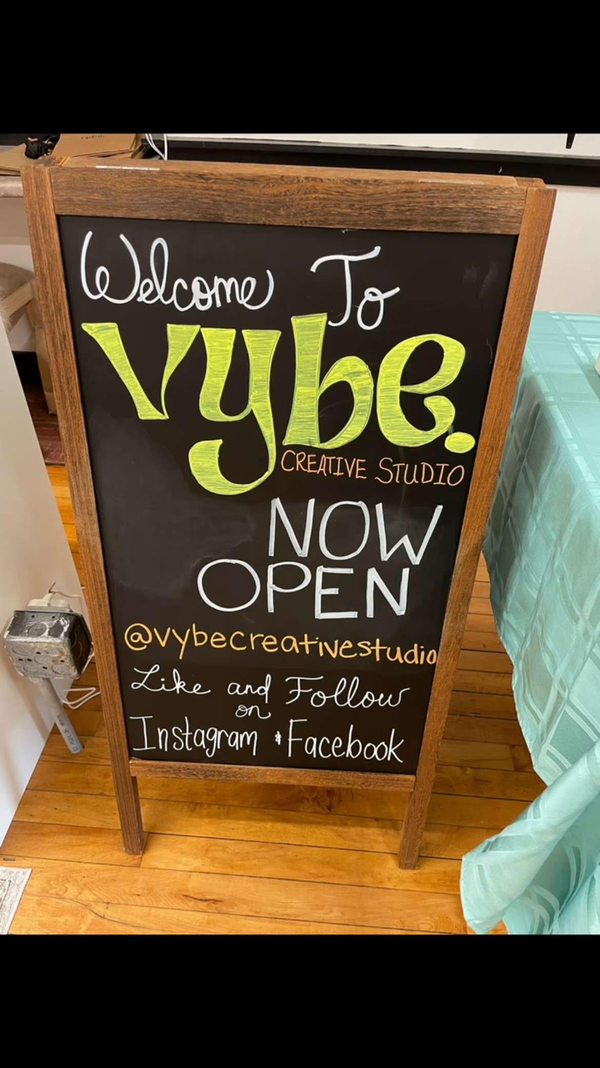 There’s something really special about businesses that choose to grow together. 🤍

Today was my second pop-up at Vybe Creative Studio, and it reminded me why I love collaborating with other local business owners so much.

Women came for Pilates.
They treated themselves to skincare.
They grabbed a protein shake.
And they left with jewelry that tells their story.

The best part? I saw both new faces and familiar ones. Returning customers knew exactly where to find me because we’re creating experiences they look forward to—not just one-time events.

That’s the beauty of consistent collaboration. Every event introduces each of us to new customers, strengthens relationships with existing ones, and creates an atmosphere where everyone wins.

The laughter, the conversations, the bracelets, the hugs… those moments are what it’s all about.

If you’re a salon owner, boutique, fitness studio, coffee shop, or local business looking for a fun way to add something unique to your next event, I’d love to partner with you. Let’s create an experience your customers will remember. ✨

#SupportLocal #CommunityOverCompetition #PermanentJewelry #LinxOnTheGo #collaboration